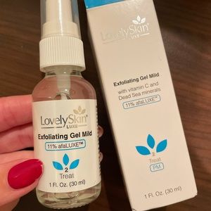 NIB LovelySkin LUXE Exfoliating Gel Mild 11%